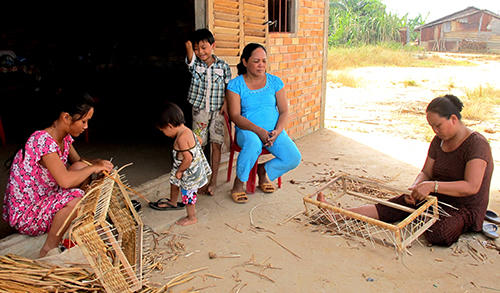 Hàng trăm căn nhà vượt lũ bị bỏ hoang ở miền Tây