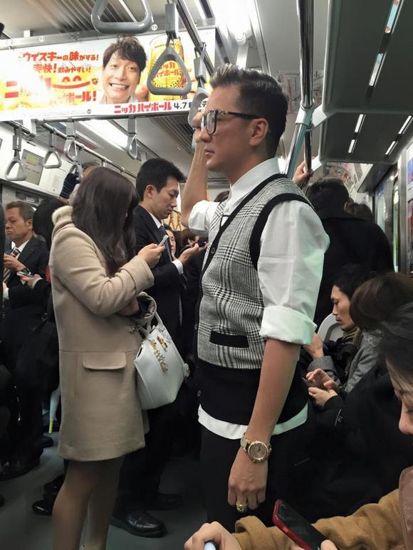 Đàm Vĩnh Hưng mất đồ 5