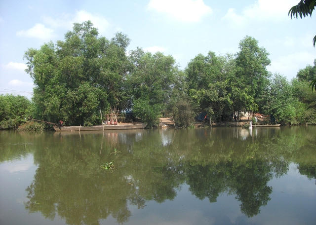 Dự án tỷ đô trên đất vàng TPHCM thành bãi gửi xe, nuôi gà