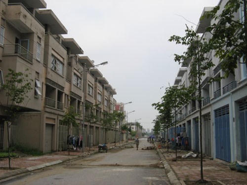 Xót xa cảnh biệt thự tiền tỉ bỏ hoang ở khu đô thị Văn Phú