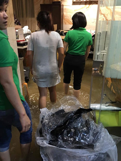 Biệt thự triệu đô của Đàm Vĩnh Hưng bị ngập sau trận mưa chiều 26.9