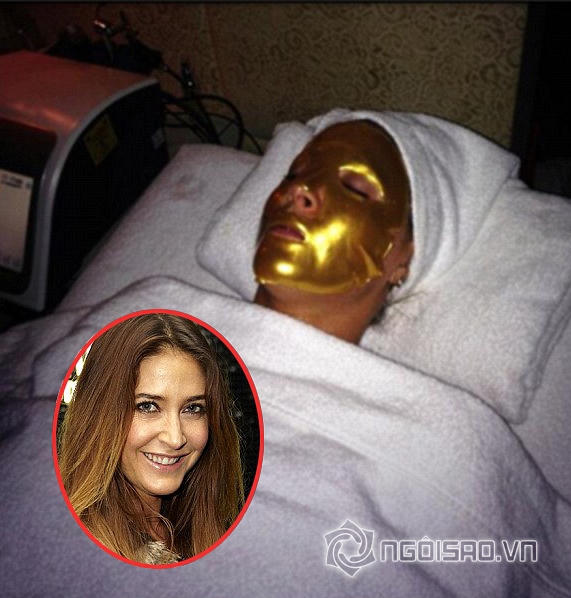 Hồ Ngọc Hà khoe đắp mặt nạ vàng xa xỉ Hồ Ngọc Hà khoe đắp mặt nạ vàng xa xỉ