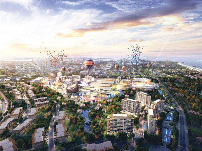 Dự án khu nghỉ dưỡng Nam Hội An có diện tích 985,6 héc ta thuộc ba xã Duy Hải, Duy Nghĩa (Duy Xuyên) và xã Bình Dương (Thăng Bình, Quảng Nam), do tập đoàn VinaCapital và tập đoàn Gold Yield Enterprises đầu tư, và HASD là nhà phát triển dự án.  Dự án đặt mục tiêu xây dựng khu du lịch nghỉ dưỡng phức hợp, giải trí có thưởng, khu vui chơi cao cấp tiêu chuẩn 5 sao, trung tâm văn hóa, thương mại dịch vụ với những hạng mục như khối khách sạn, khu nghỉ dưỡng, khu căn hộ dịch vụ; các công trình thương mại, trung tâm mua sắm, trung tâm hội nghị, triển lãm, thể dục thể thao; các công trình nhà ở như biệt thự, nhà liền kề, chung cư, công viên giải trí, bến du thuyền… và các tiện ích khác.  Dự án dự kiến sẽ hoàn thành vào năm 2035 và được chia làm bảy giai đoạn, trong đó, giai đoạn 1 sẽ dược phát triển trên diện tích 163 héc ta với mức đầu tư khoảng 500 triệu đô la Mỹ, gồm sân golf 18 lỗ, khu nghỉ dưỡng 1.000 phòng được thiết kế theo hình thức biệt thự hay khách sạn, khu trung tâm thương mại... Trong giai đoạn 1 của dự án, khu nghĩ dưỡng sẽ có khu vui chơi có thưởng dành cho người nước ngoài (casino).  Trước đó, theo đại diện tập đoàn VinaCapital, khi dự án đưa vào khai thác từng phần từ năm 2019 sẽ tạo ra 2.000 việc làm cho người lao động địa phương. Ngoài ra, chủ đầu tư cam kết mở trường đào tạo nghiệp vụ du lịch phi lợi nhuận theo chuẩn quốc tế cho dân cư vùng bị di dời.  Theo chinhphu.vn, phát biểu tại Lễ khởi công, Thủ tướng cho rằng dự án có ý nghĩa rất lớn đối với sự phát triển đất nước, góp phần chuyển dịch cơ cấu kinh tế, thực hiện chiến lược du lịch là ngành kinh tế mũi nhọn.  Đánh giá cao nỗ lực của nhà đầu tư, nhất là trong việc huy động vốn trong bối cảnh kinh tế thế giới còn nhiều khó khăn, Thủ tướng yêu cầu nhà đầu tư bảo đảm tiến độ triển khai dự án như cam kết, bố trí đầy đủ nguồn vốn thực hiện, bảo đảm chất lượng, hiệu quả, chú trọng bảo vệ môi trường sinh thái.  Trước đó, ông Huỳnh Khánh Toàn, Phó Chủ tịch UBND tỉnh Quảng Nam, cho biết cho tới thời điểm hiện tại, Khu nghỉ dưỡng Nam Hội An là dự án có vốn đầu tư lớn nhất tại tỉnh. Dự án sẽ góp phần thay đổi diện mạo kinh tế - xã hội của tỉnh, biến khu vực khó khăn về kinh tế trở thành trung tâm du lịch nghỉ dưỡng, dịch vụ, giải trí đẳng cấp quốc tế.  Dự án Nam Hội An được cấp phép vào cuối năm 2010 với mục tiêu xây dựng một khu nghỉ dưỡng phức hợp, trong đó có khu vui chơi có thưởng dành cho người nước ngoài. Theo giấy chứng nhận đầu tư ban đầu, đây là dự án liên doanh giữa VinaCapital và Genting Berhad Malaysia, trong đó VinaCapital nắm giữ 80% cổ phần trong dự án, còn Genting chỉ là 20%. Tuy nhiên, cuối năm 2012, Genting Berhad đã tuyên bố rút khỏi dự án, khiến cho VinaCapital phải nỗ lực tìm kiếm đối tác mới để duy trì dự án. Và đến giờ này là đối tác Gold Yield Enterprises như nói trên.