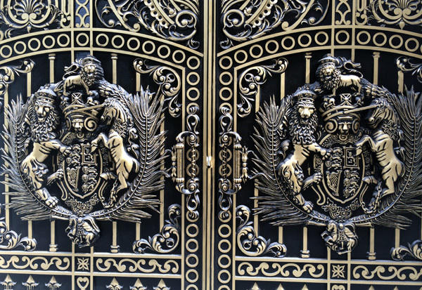 Biệt thự, đại gia, Thái Bình, Hà Nội, cổng biệt thự, tiền tỷ, ngân hàng, chứng khoán, nhôm đúc mạ đồng, biệt-thự, đại-gia, Thái-Bình, Hà-Nội, anh-em-ruột, cổng-biệt-thư, tiền-tỷ, ngân-hàng, chứng-khoán, nhôm-đúc-mạ-đồng