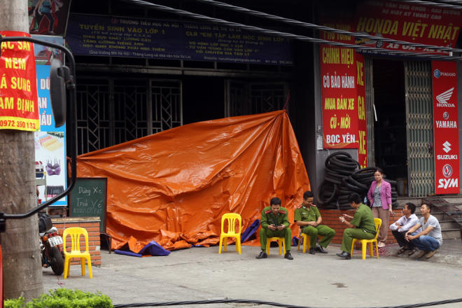 Cận cảnh Ôtô Lexus, xe ga tiền tỷ bị thiêu cháy trong hầm chung cư Xa La