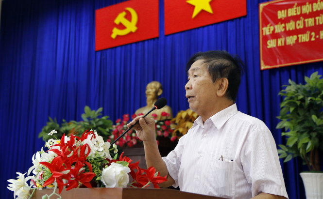 Sân bay tắc nghẽn sao còn cắt đất làm sân golf? 