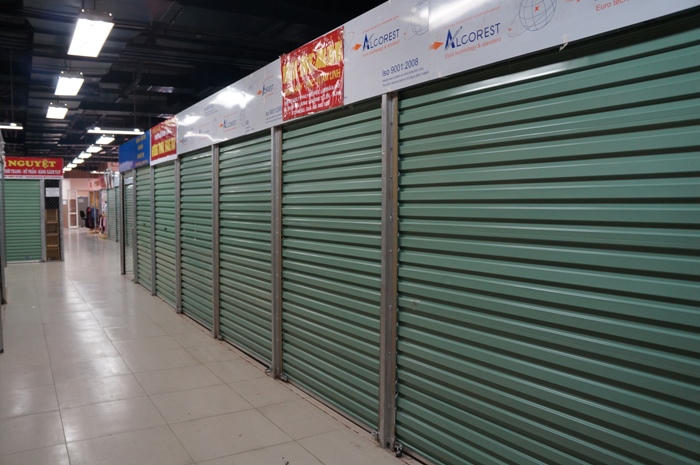 Nhiều gian hàng trong chợ truyền thống Trung Hòa mới mở đã phải đóng cửa Nhiều gian hàng trong chợ truyền thống Trung Hòa mới mở đã phải đóng cửa