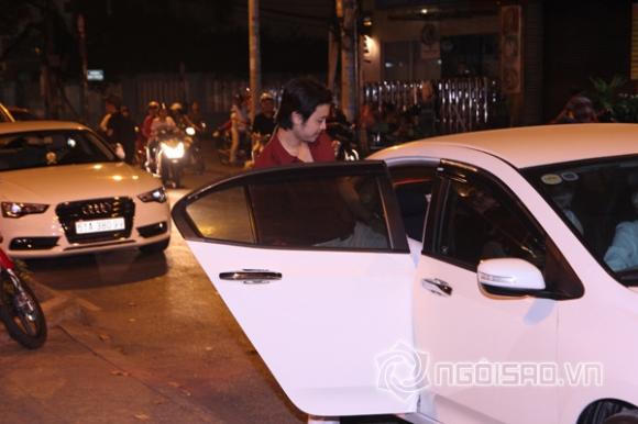 Người tình U60 thắm thiết cùng Vũ Hoàng Việt đi xem ca nhạc