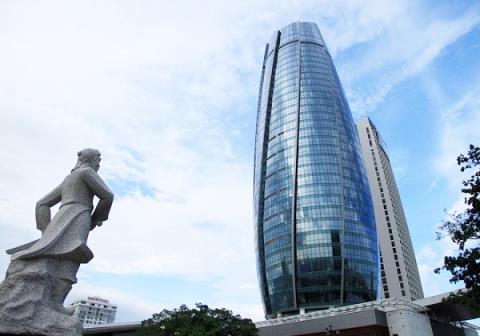 Trụ sở 2000 tỷ của Đà Nẵng muốn dời vì... định hướng?