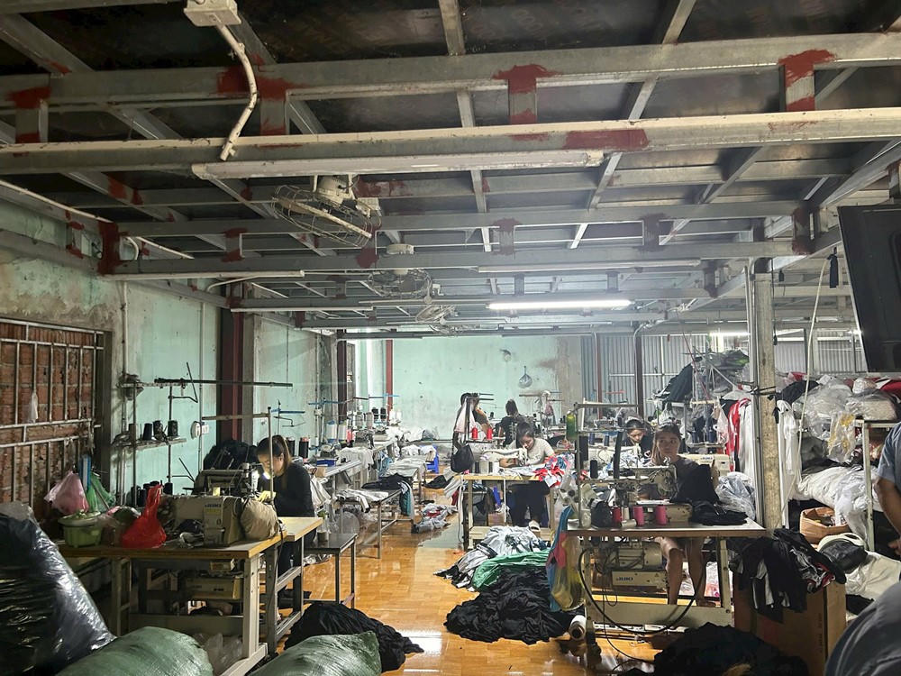 Phát hiện hơn 23.000 sản phẩm thời trang giả mạo ZARA và YONEX bị phát hiện - ảnh 2