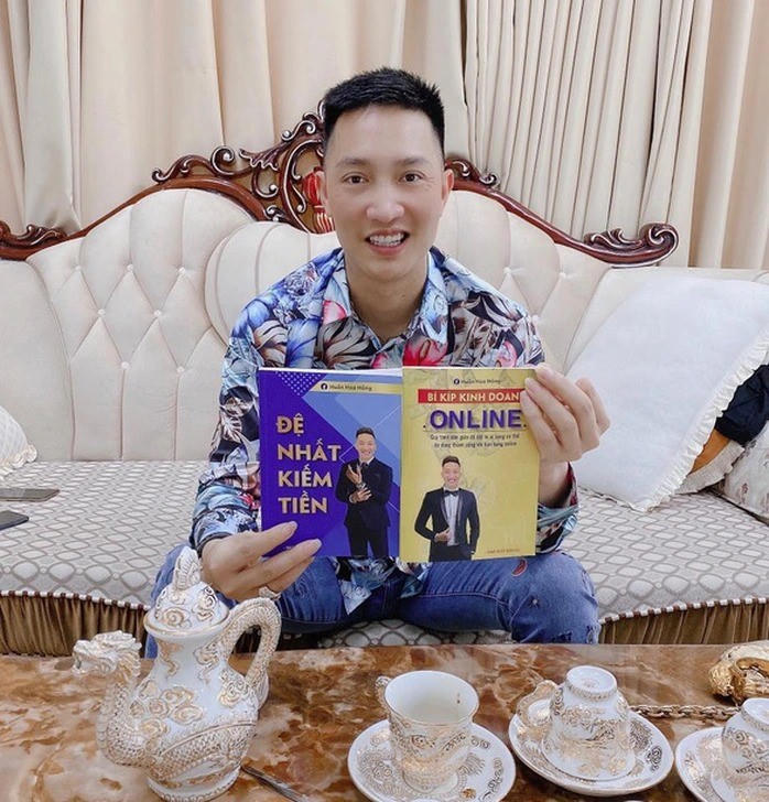 Huấn Hoa Hồng là ai mà khiến mạng xã hội xôn xao? - ảnh 1