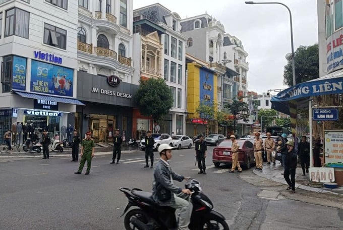 Công an khám xét hàng loạt tiệm vàng nổi tiếng ở Thanh Hóa