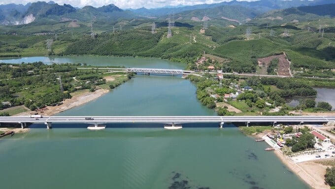 Những cuộc hội ngộ đặc biệt bên bến phà II Long Đại