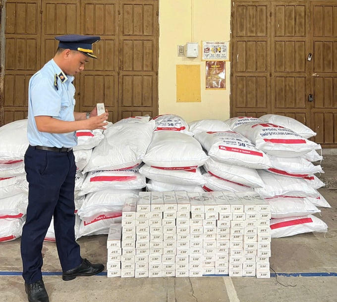 Quảng Trị tạm giữ hơn 3 tấn đường cát và trên 1.000 bao thuốc lá điếu không hóa đơn