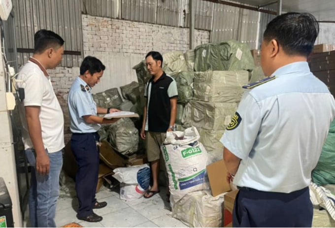 Tp.HCM: Phát hiện và tạm giữ hơn 1 tấn bánh kẹo không hoá đơn, chứng từ