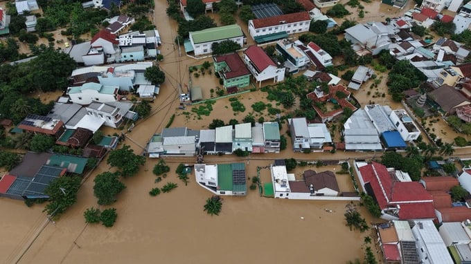 Vingroup ủng hộ miền Trung thêm 500 tỷ đồng