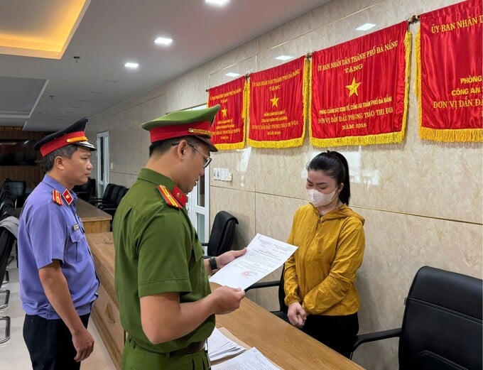 Một tiểu thương ở Chợ Cồn - Đà Nẵng bị khởi tố vì buôn bán hàng cấm, không hóa đơn