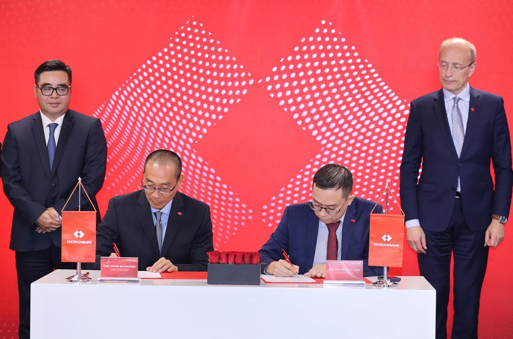 Techcombank phân phối sản phẩm Techcom Life, bước tiến mới cho hệ sinh thái tài chính – bảo hiểm liền mạch