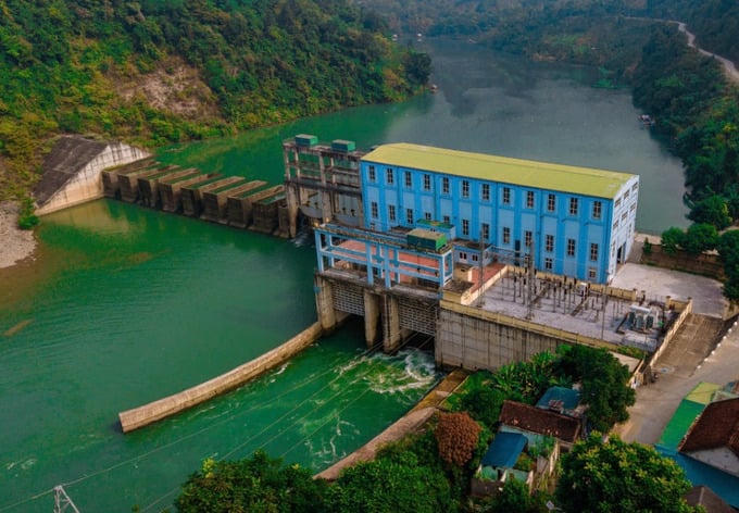 Người thân lãnh đạo Thuỷ điện Hủa Na vừa bán ra toàn bộ 251.800 cổ phiếu HNA