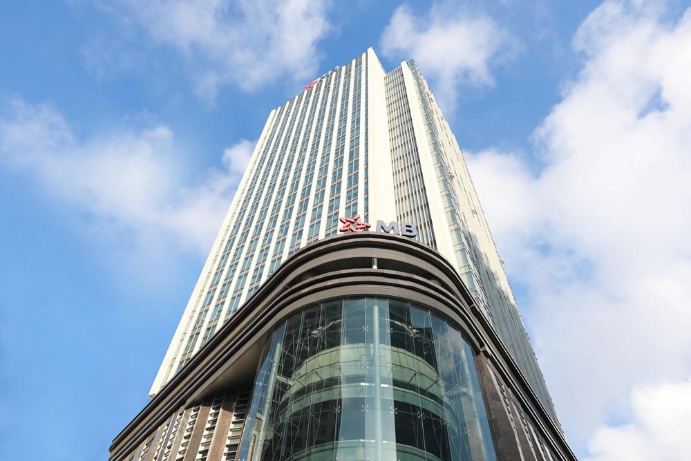 Ngân hàng đầu tiên tăng lãi suất tháng 12/2025 - ảnh 1