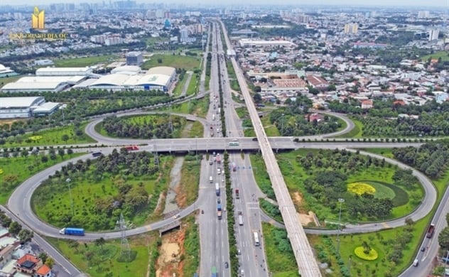 Giá nhà trung tâm Hà Nội – TP.HCM đã ngang bằng, nhưng vùng ven TP.HCM vẫn “mềm” hơn đáng kể