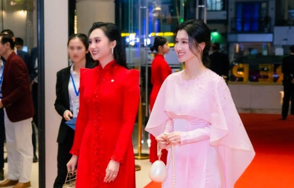 Tỷ phú Phạm Nhật Vượng cùng cả gia đình dự lễ trao giải VinFuture 2025 - ảnh 2