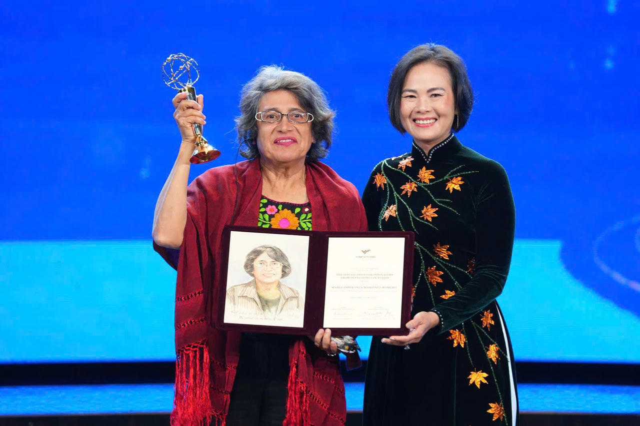 Giải Đặc biệt VinFuture 2025 dành cho Nhà khoa học đến từ các nước đang phát triển vinh danh GS. María Esperanza Martínez-Romero(Mexico).