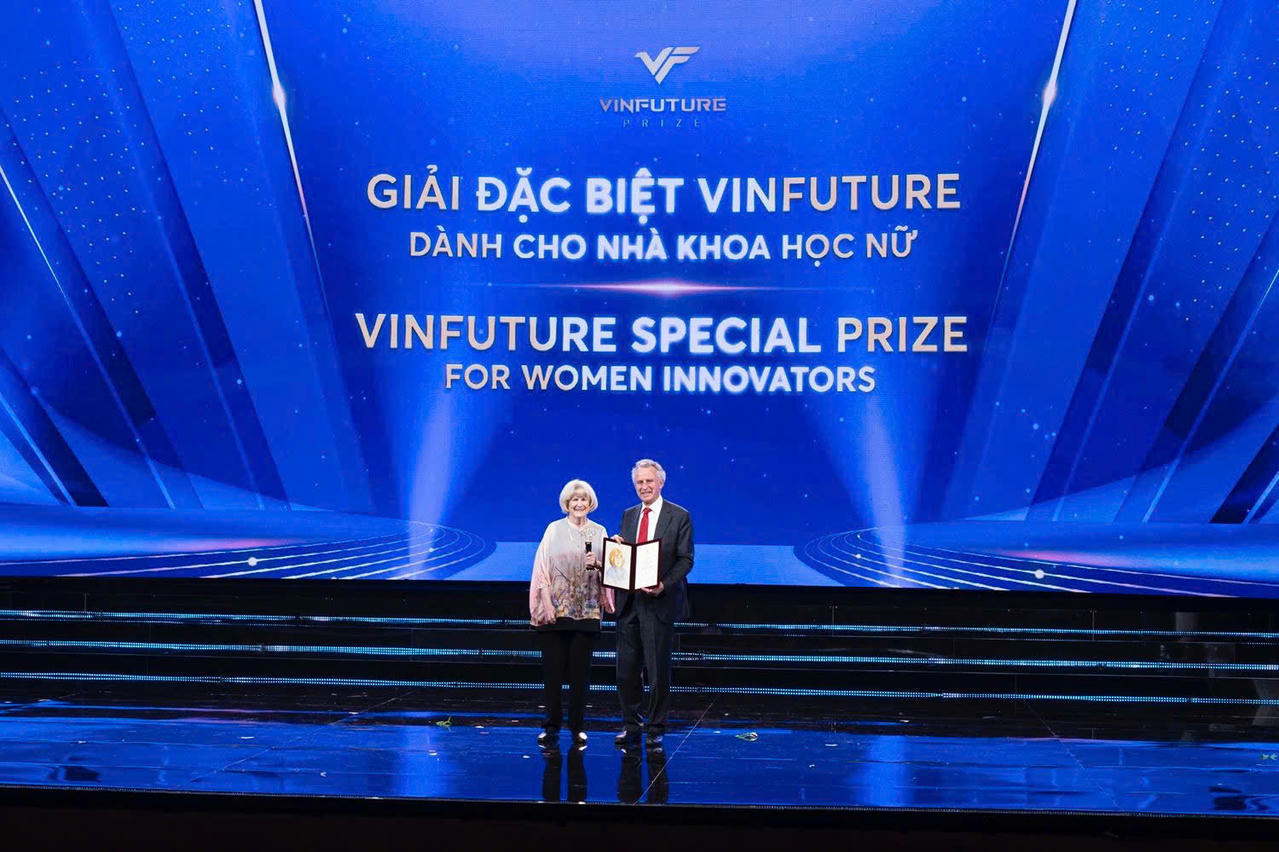 Giải Đặc biệt VinFuture 2025 dành cho Nhà khoa học Nữ được trao cho GS. Mary-Claire King.