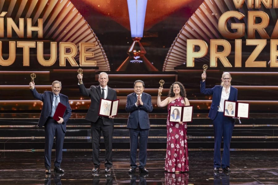 4 nhà khoa học đoạt giải thưởng 3 triệu USD tại VinFuture 2025 nhờ phát triển vaccine phòng ung thư HPV - ảnh 1