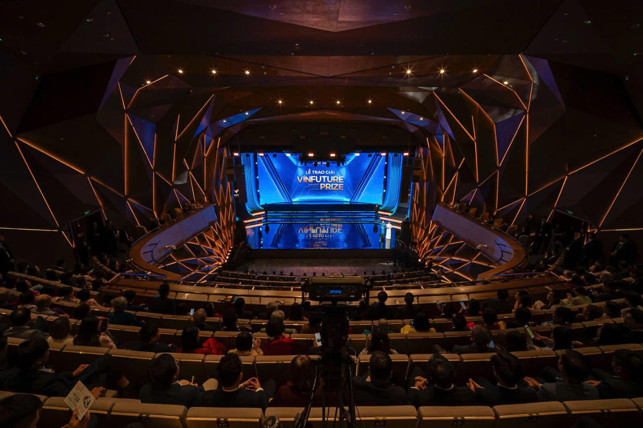 Toàn cảnh Lễ trao giải VinFuture 2025.