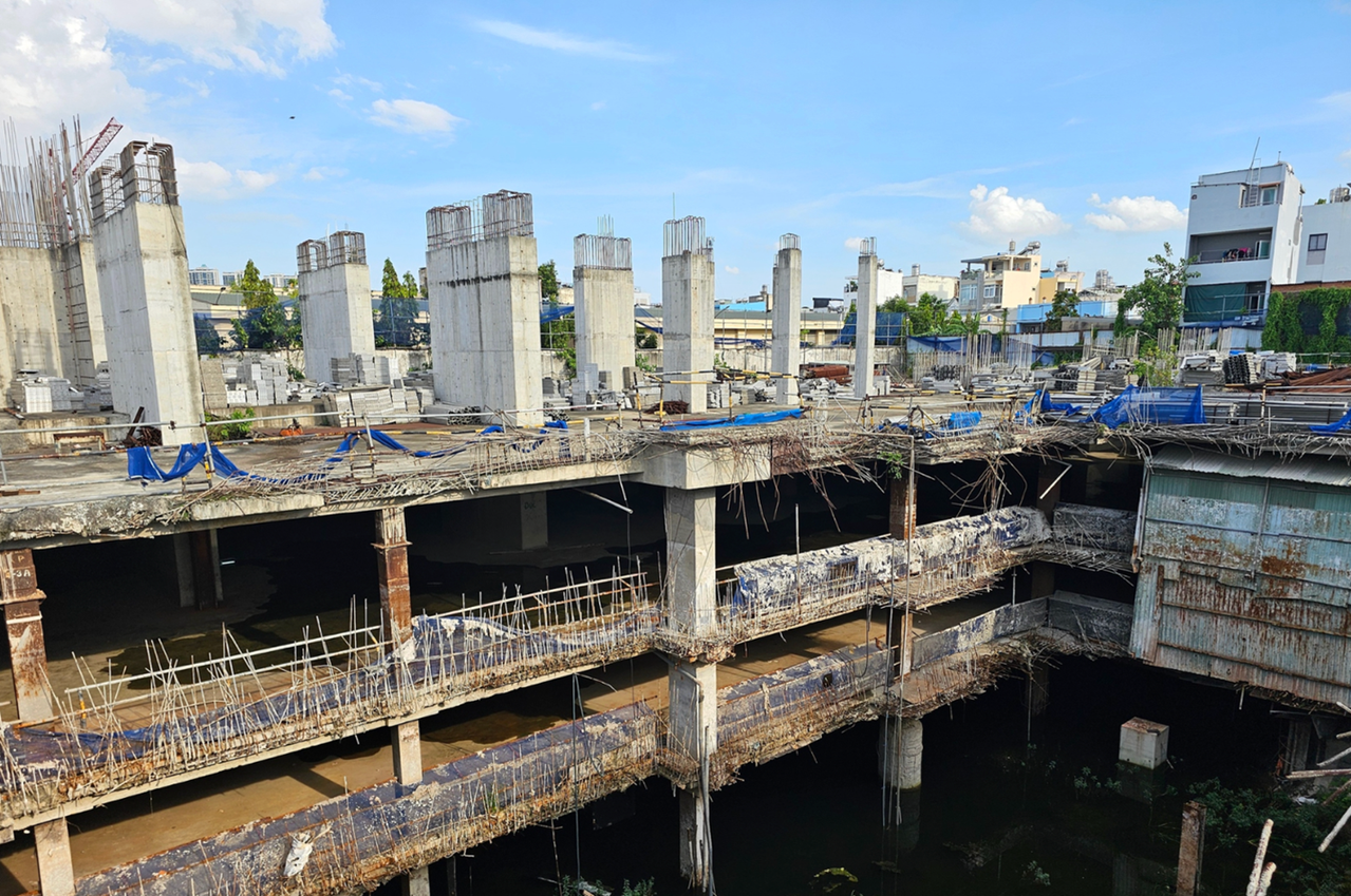 Dù đã thi công phần móng hầm, dự án Lancaster Lincoln tại TP.HCM đã ngưng xây dựng gần 7 năm qua.