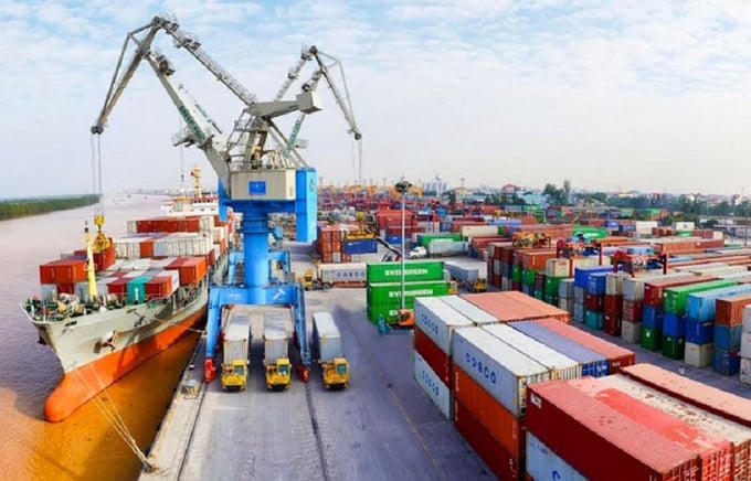 Thu ngân sách từ hoạt động xuất nhập khẩu tăng gần 35 nghìn tỷ đồng trong 11 tháng