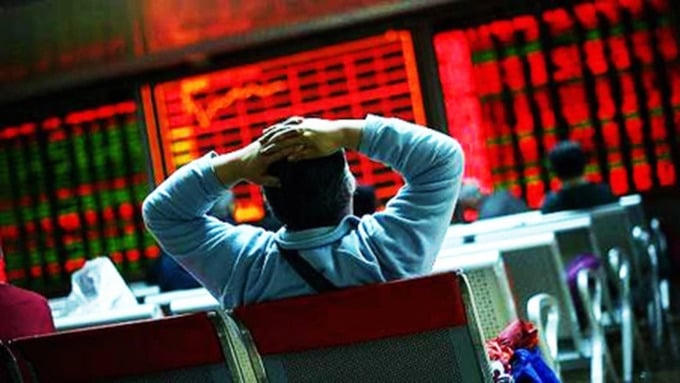 Sắc đỏ bao trùm, VN-Index lao dốc giảm hơn 50 điểm