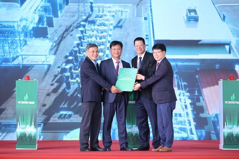 Thủ tướng dự lễ khánh thành nhà máy điện LNG đầu tiên của Việt Nam