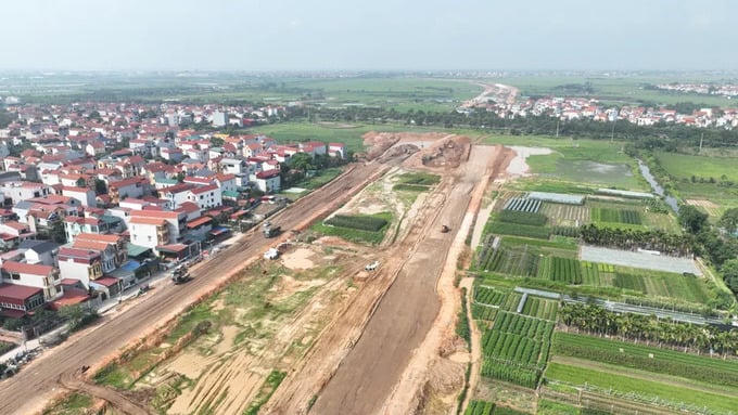 Đất nền Hà Nội lao dốc mức độ quan tâm, nhưng giá vẫn leo thang bất chấp thị trường trầm lắng