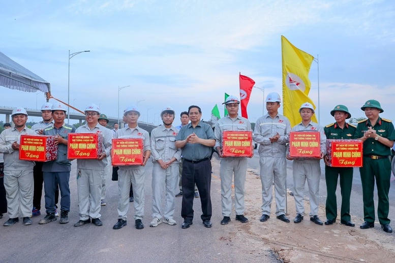 Thủ tướng: Dự án sân bay Long Thành thay đổi từng ngày, sẽ đón chuyến bay chính thức đầu tiên vào 19/12