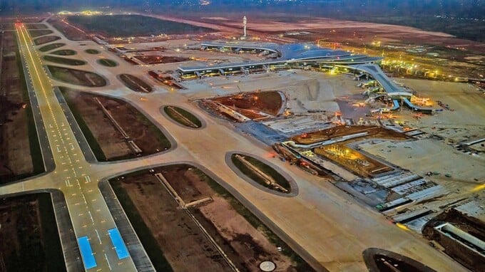 Máy bay lớn nhất Việt Nam hạ cánh xuống sân bay Long Thành