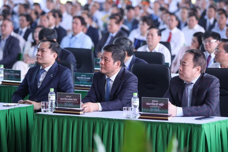 Thủ tướng dự lễ khánh thành nhà máy điện LNG đầu tiên của Việt Nam