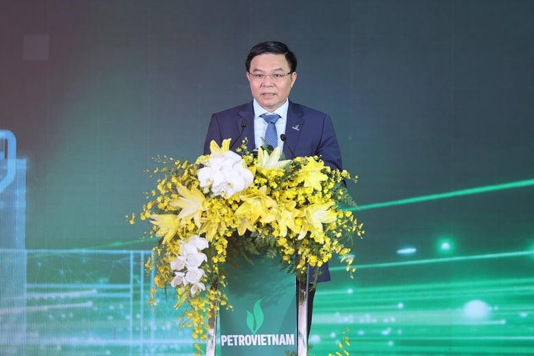 Thủ tướng dự lễ khánh thành nhà máy điện LNG đầu tiên của Việt Nam