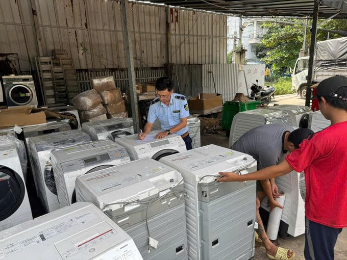 Phát hiện kho máy giặt, điều hòa không khí thuộc diện cấm nhập khẩu