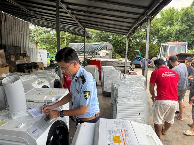 Phát hiện kho máy giặt, điều hòa không khí thuộc diện cấm nhập khẩu