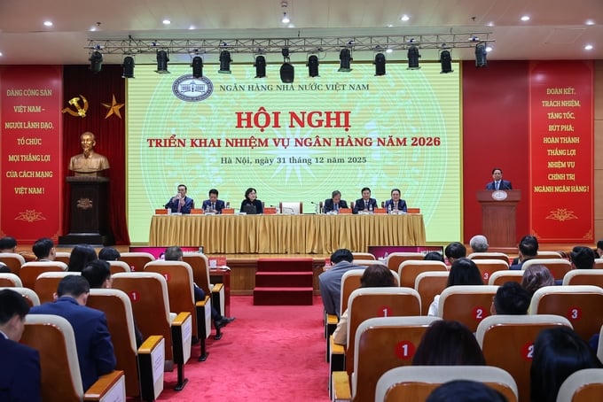 Thủ tướng: Ngân hàng cần nghiên cứu chính sách để huy động mạnh hơn nguồn lực trong dân