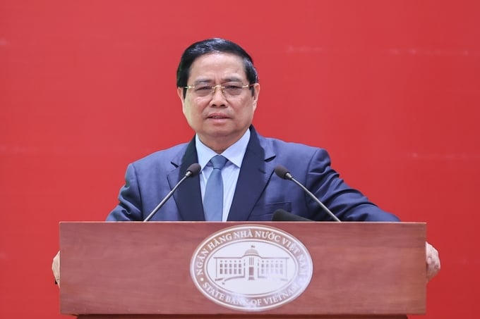 Thủ tướng: Ngân hàng cần nghiên cứu chính sách để huy động mạnh hơn nguồn lực trong dân