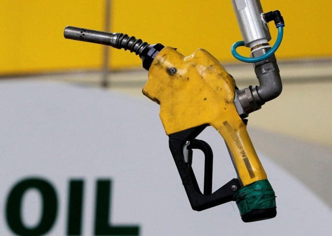 Giá dầu thế giới tiếp tục tăng