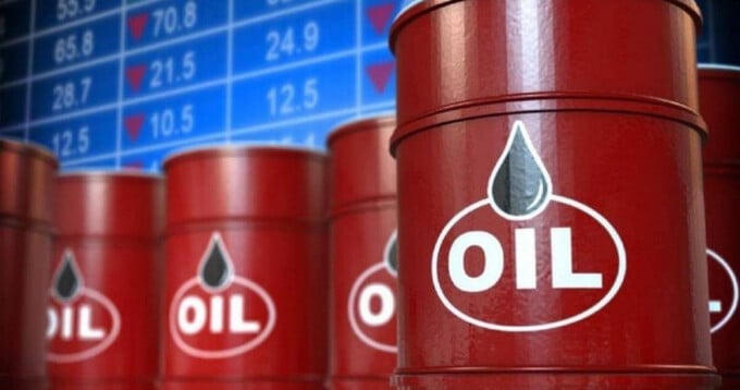 Giá dầu thế giới chìm trong sắc đỏ