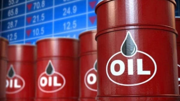 Giá dầu thế giới chìm trong sắc đỏ