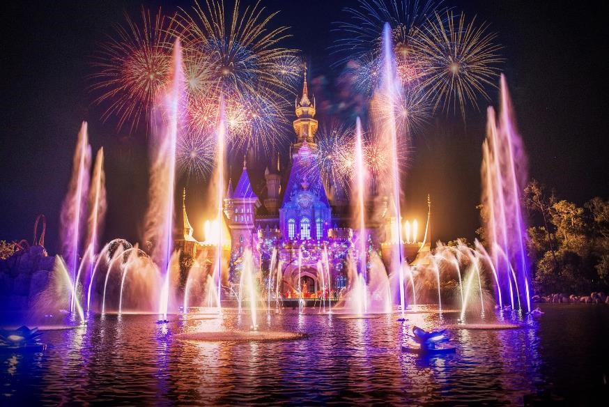 Không khí countdown 2026 rực rỡ ánh sáng, rộn ràng âm thanh và rạo rực cảm xúc tại các trung tâm lễ hội “họ Vin”