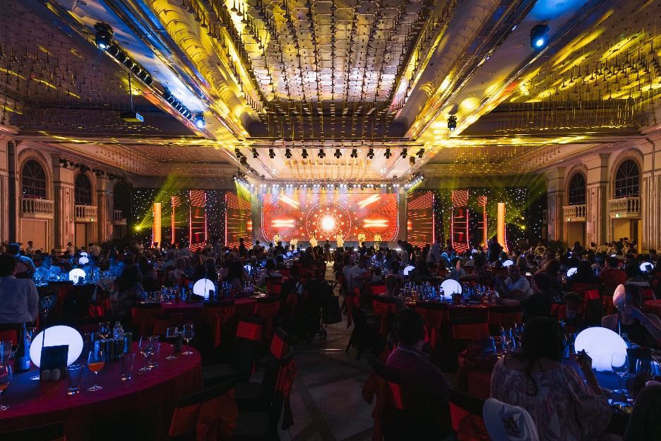 Không khí countdown 2026 rực rỡ ánh sáng, rộn ràng âm thanh và rạo rực cảm xúc tại các trung tâm lễ hội “họ Vin”