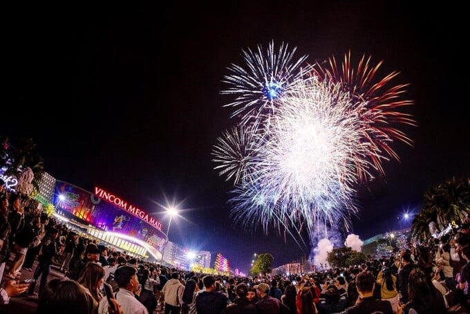 Không khí countdown 2026 rực rỡ ánh sáng, rộn ràng âm thanh và rạo rực cảm xúc tại các trung tâm lễ hội