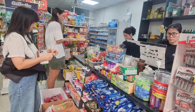 Cha mẹ, vợ chồng, con, anh chị em có thể làm kế toán cho hộ kinh doanh